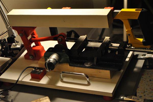 3D打印技術(shù)之切割好手 DIY出來(lái)的3D打印自動(dòng)鋼鋸