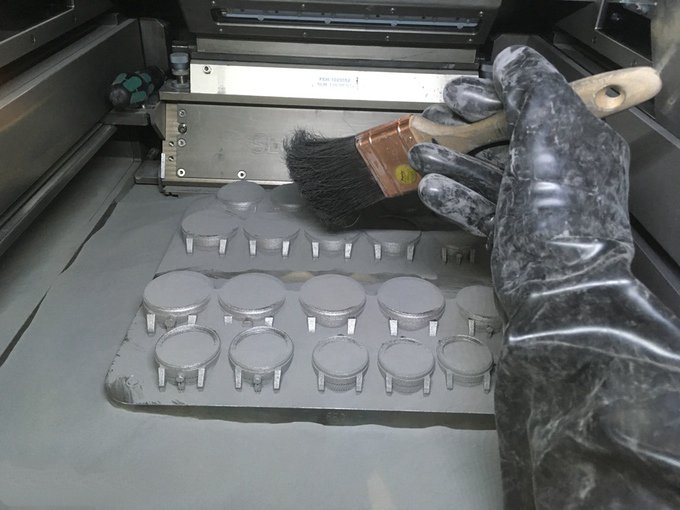 這回真是亮瞎狗眼了 3D打印的鈦合金腕表發(fā)起眾籌_e鍵3D打印服務