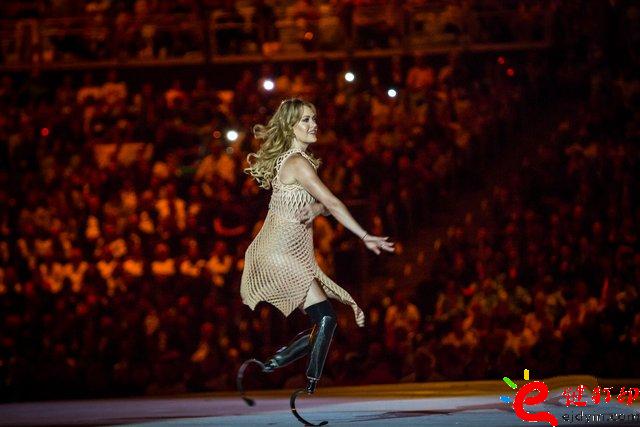 3D打印服裝_殘奧會開幕式之星Amy Purdy的3D打印連衣裙閃耀舞臺