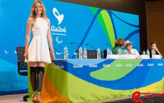 3D打印服裝_殘奧會開幕式之星Amy Purdy的3D打印連衣裙閃耀舞臺