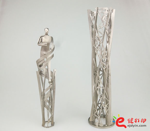 “七彩云南·秘境百馬”獎(jiǎng)杯1